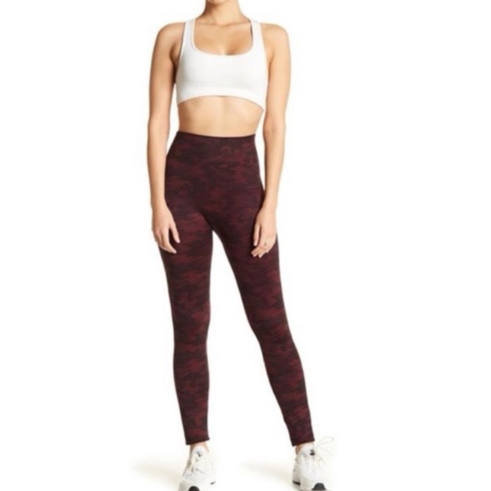 SPANX Look at Me Now Black and Purple Camouflage Leggings Size XSmall